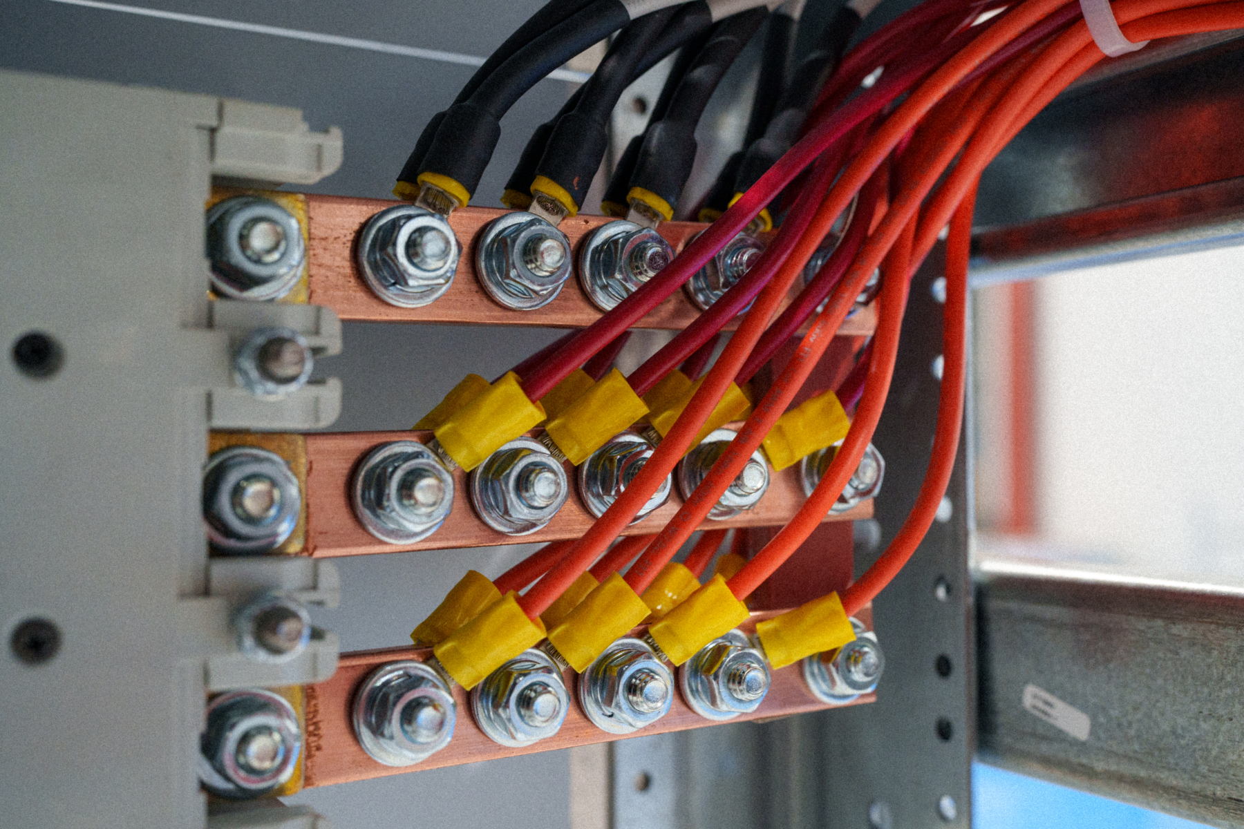 Magna-Power fabricated AC distribution bus bars mounted directly to the 3-phase circuit breaker for internal power distribution.